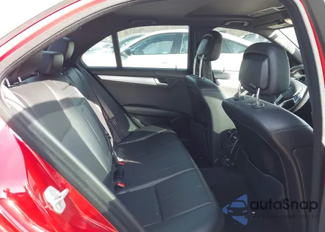 2014 Mercedes-Benz C 300 Sport 4Matic z USA, uszkodzony, nr VIN WDDGF8AB5EA932701